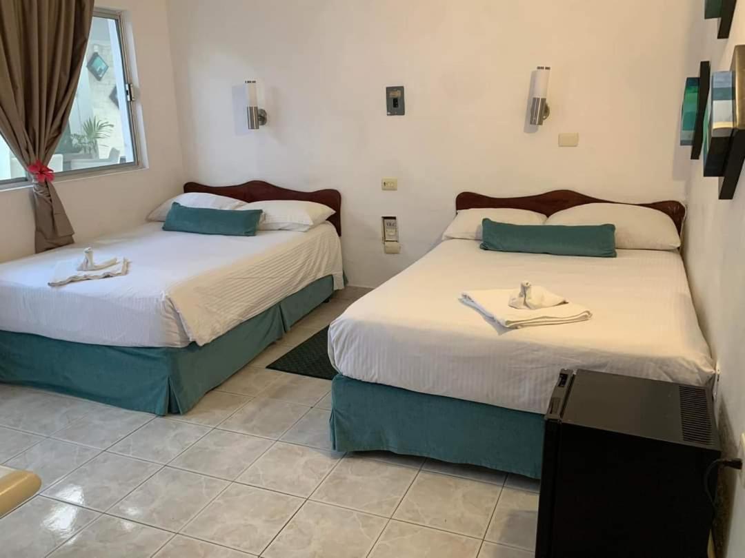 Hotel Hermanos Aguilar Cozumel Exteriör bild